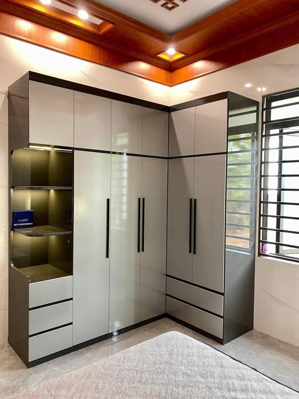Tủ quần áo nhựa chữ L kịch trần thiết kế theo kích thước thực tế