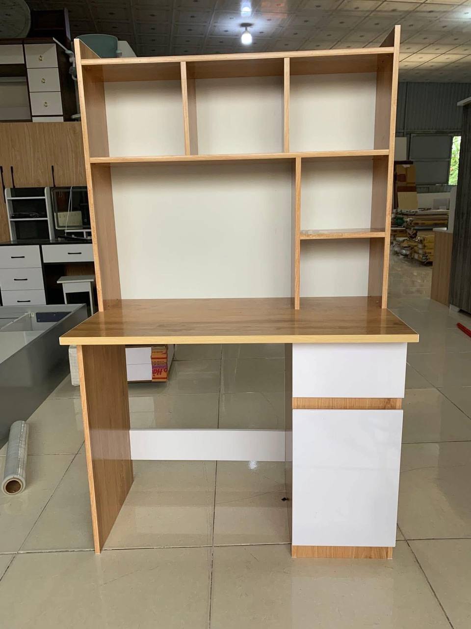 Bàn học nhựa vân gỗ tối giản thiết kế theo kích thước thực tế